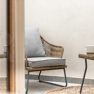 Calm Apartment With Private Patio By Rems