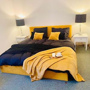 Spacious Apartment In Old Town Riga