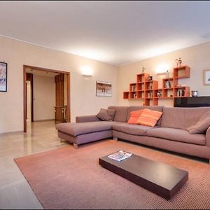 Appartement à 3 Chambres à Coucher