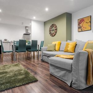 L1 City Stay, Netflix & Prime Location,Workspace