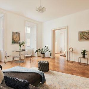 Appartement de Luxe à 2 Chambres à Coucher