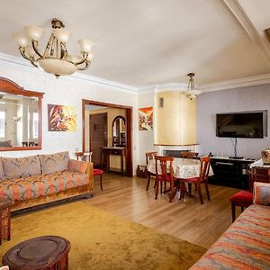 Appartement à 3 Chambres à Coucher