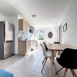 Appartement à 4 Chambres à Coucher