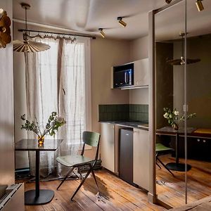 Studio Lit King-Size