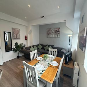 Appartement à 2 Chambres à Coucher