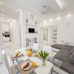 Izabellas Luxury Suite Downtown