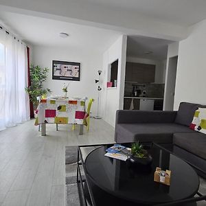 Appartement à 2 Chambres à Coucher