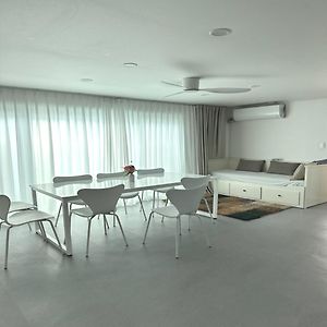 Appartement à 3 Chambres à Coucher