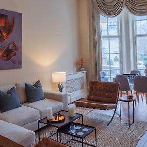 Appartement de Luxe à 2 Chambres à Coucher