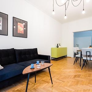 Appartement à 2 Chambres à Coucher