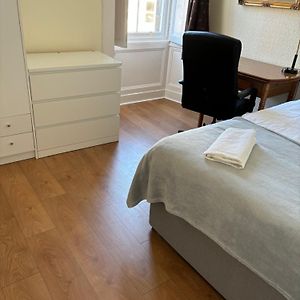 Apartment Newington Area