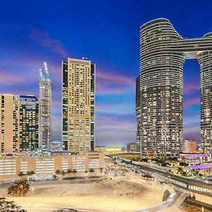 First Class 1Br With Dubai Skyline View