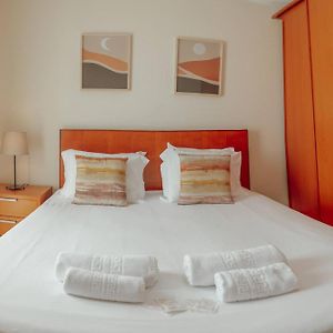 Bright Apartment By Hosty