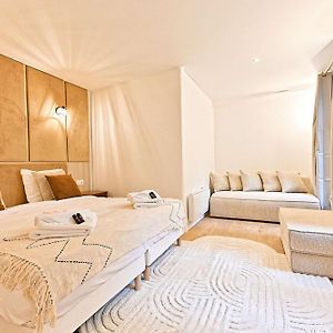 Appartement de Luxe à 2 Chambres à Coucher