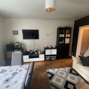 Appartement à 2 Chambres à Coucher