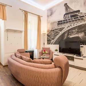 Brody Holiday-Calm And Comfort With Two Double Bed