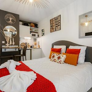 Studio Lit King-Size