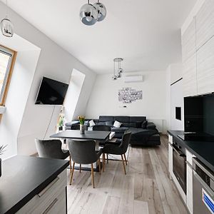 Appartement à 3 Chambres à Coucher
