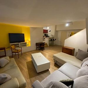 Appartement à 2 Chambres à Coucher