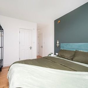 Spacious 2-Bed Apartment Near Stockwell & Brixton Free Wifi & Quick Central London Access
