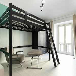 Studio Lit King-Size