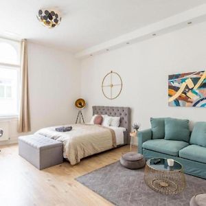 Exclusive Veres Palne Apartment By Cavaland New
