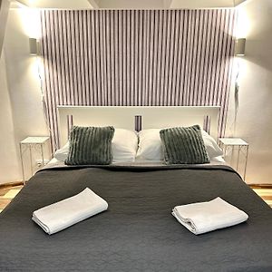Elly Modern Oldtown Apartments