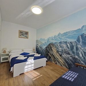 Chambre Triple au Sous-Sol