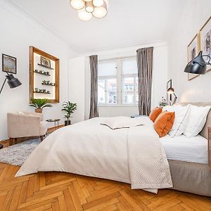 Spacious Two-Bedroom Apartment In Old Town