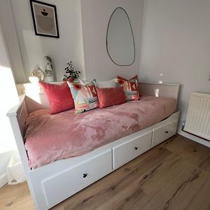 2025 Award Winner Liverpool Peach House - 4 Bedrooms