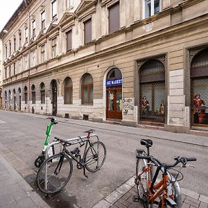 D24 - Historic Quarter Design Loft - Best Location By Bqa