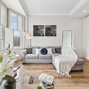 Appartement à 2 Chambres à Coucher