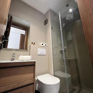 Studio Lit King-Size