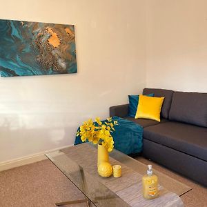 Elegant Serviced Apartment With Parking In Oxford
