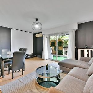 Appartement à 2 Chambres à Coucher