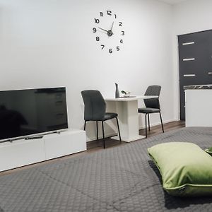 Studio Grand Lit King-Size