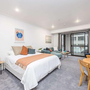 Studio Escape With Pool, Gym & Free Parking In Cbd