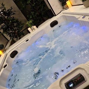 Exotic Jacuzzi Apartment With Balcony And Parking