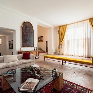 Appartement à 5 Chambres à Coucher