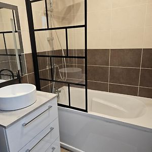 Appartement à 2 Chambres à Coucher