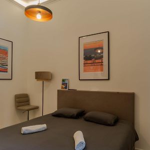 Studio Lit King-Size