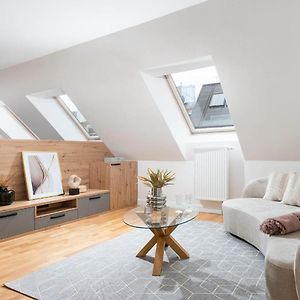 Studio Best Center Location W Free Parking