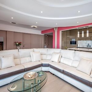 Appartement à 2 Chambres à Coucher