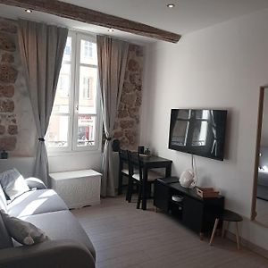 Studio Lit King-Size