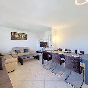Appartement à 3 Chambres à Coucher