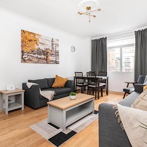 Appartement à 2 Chambres à Coucher