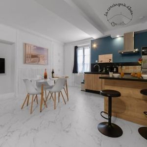 Appartement à 2 Chambres à Coucher