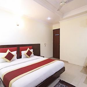Hotel Rossette-500 Mtr From New Delhi Railway Station