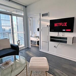 Downtown Oasis-Luxury Condo With Balcony & Free Parking