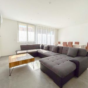 Appartement à 3 Chambres à Coucher